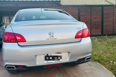 Peugeot 408