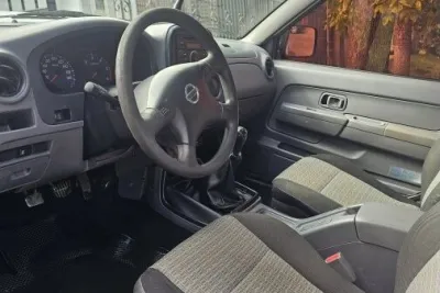 Nissan Np300