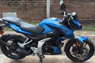 Bajaj Rouser
